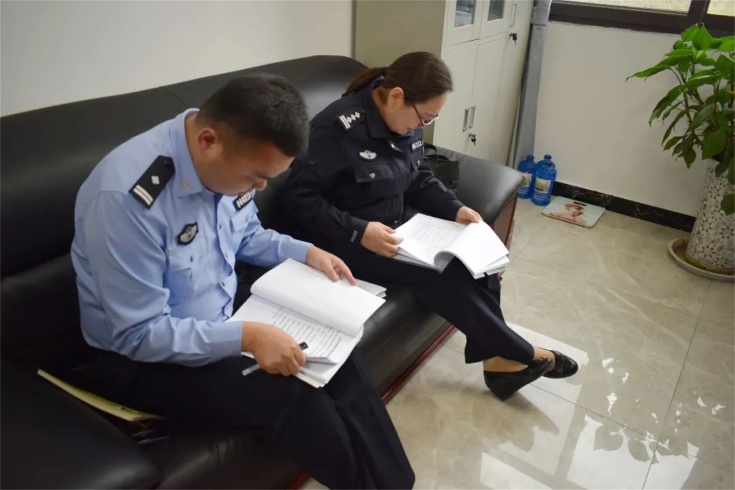 宿州市公安局治安支隊副支隊長(cháng)朱衛紅一行蒞臨公司檢查指導(圖3)