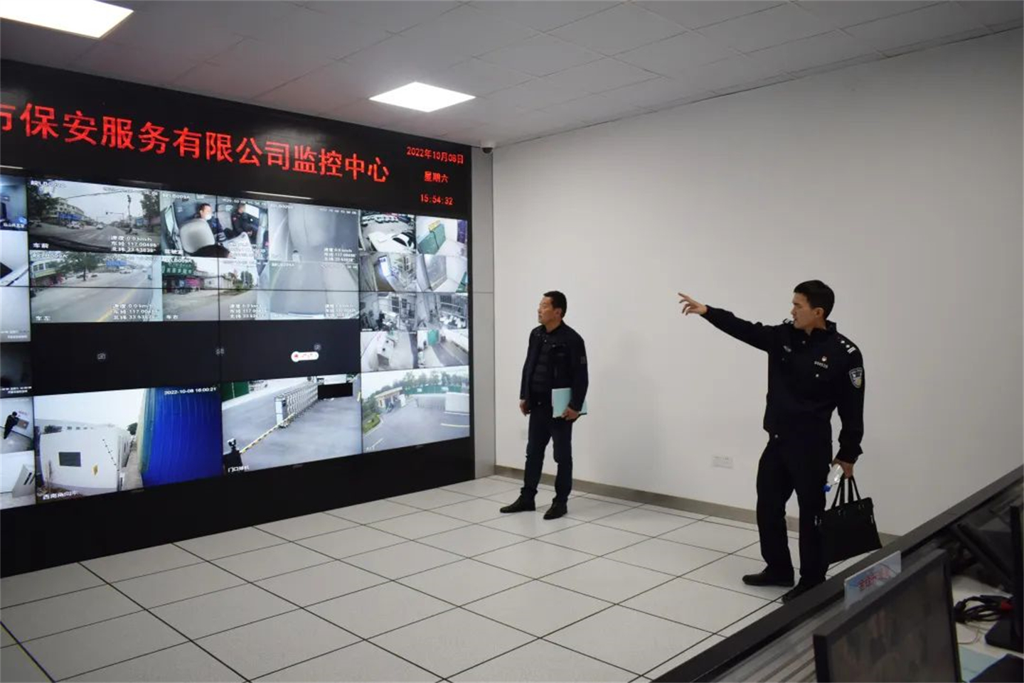 宿州市公安局治安支隊副支隊長(cháng)朱衛紅一行蒞臨公司檢查指導(圖4)
